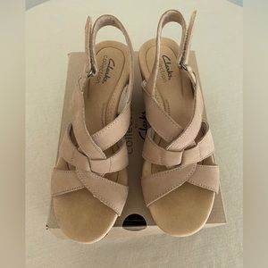 Collections by Clarks Giselle Beach Sand Nubuck  Nubuck Sable Sz-8 1/2 M